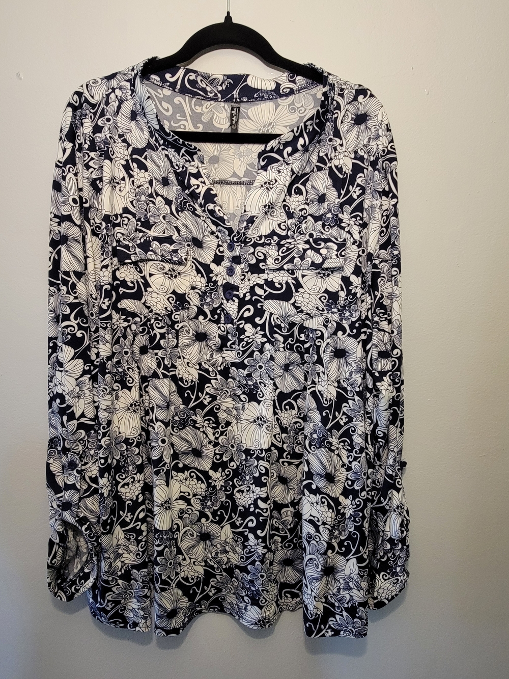 White Mark Navy and White Floral V-Neck Tunic
